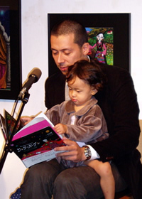 フォトグラファー桐島ローランド氏と娘のキラちゃん